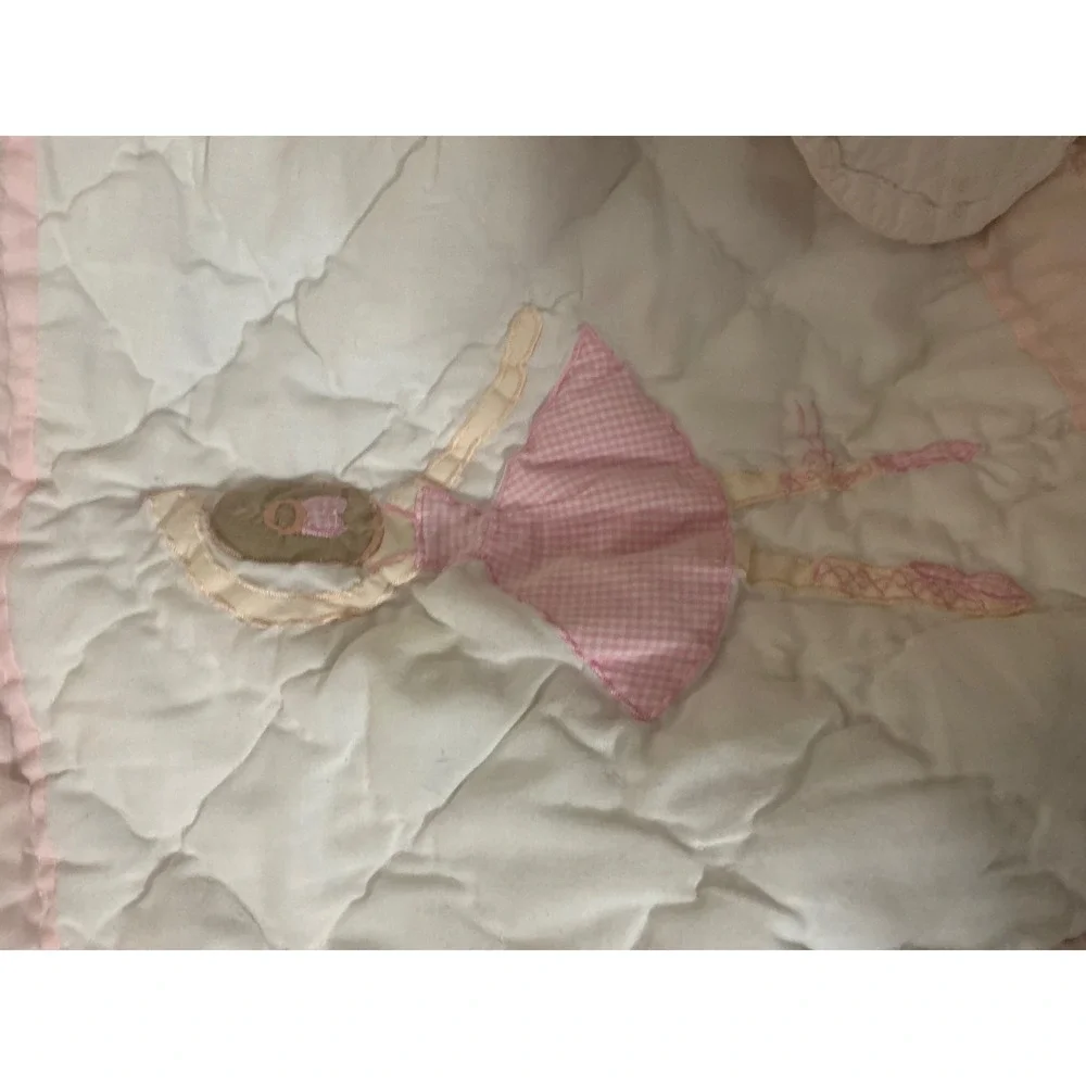 Vintage Ballerina Quilt Scalloped Edge Pink White Embroidered Bedspread 66x76